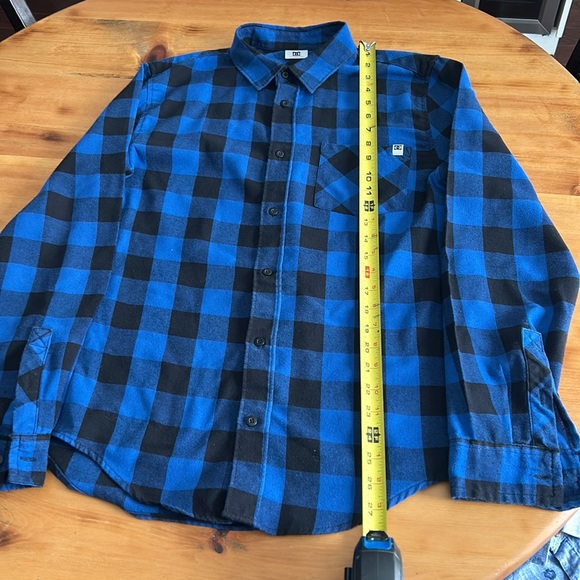 DC plaid button shirt - size M - Picture 5 of 6